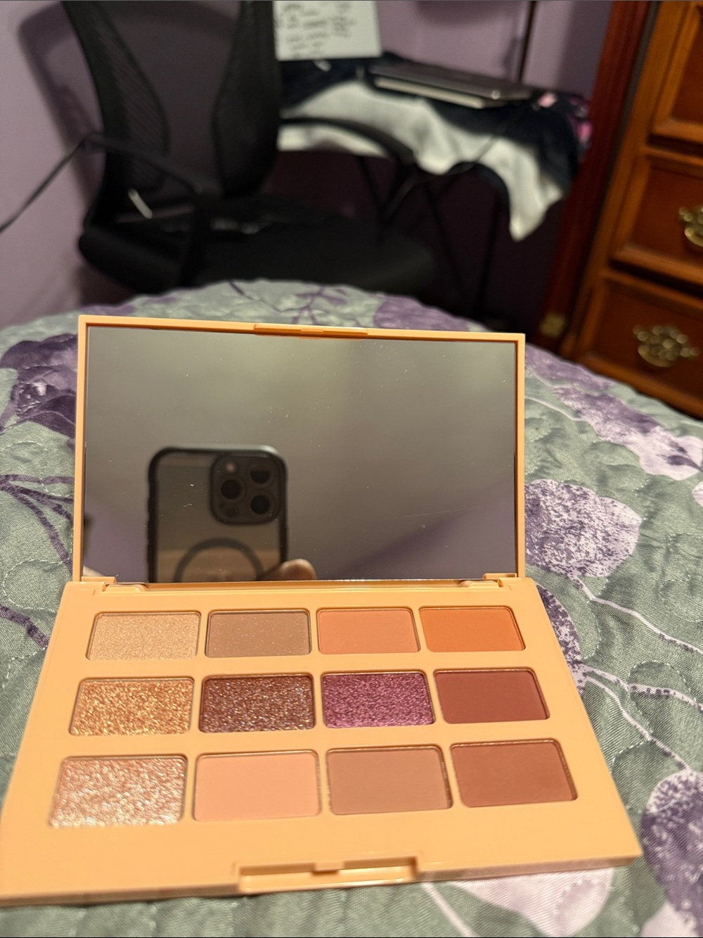 GloGirl Love Bomb Eyeshadow Palette NIB Warm Neutral Pink Soft Glam